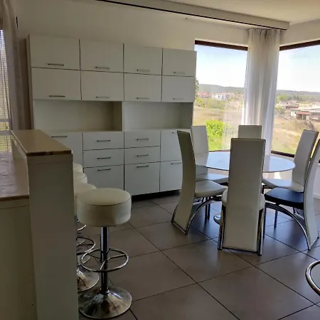 Gitea Lilies דירה סוזופול