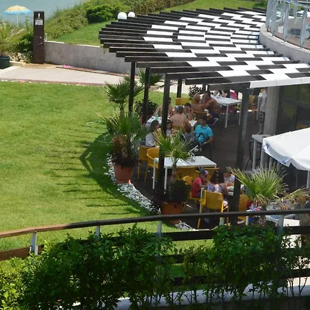 Апартамент Gitea Lilies *